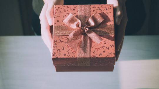 Est-ce que l’employeur doit offrir des cadeaux à ses salariés ?